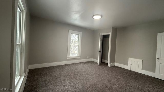 988 East Avenue SE, Warren, OH 44484