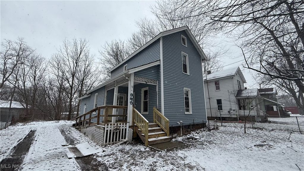 988 East Avenue SE, Warren, OH 44484