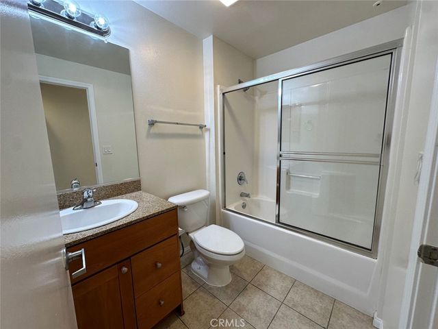 7551 Jordan 304, Canoga Park, CA 91303