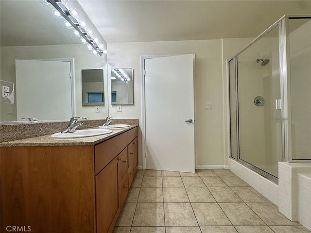 7551 Jordan 304, Canoga Park, CA 91303