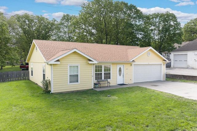 101 S Delaware Street, Tonganoxie, KS 66086