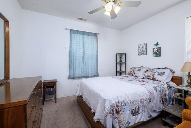 101 S Delaware Street, Tonganoxie, KS 66086