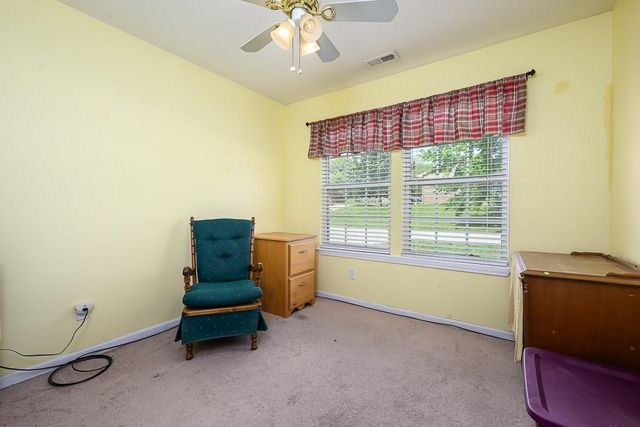 101 S Delaware Street, Tonganoxie, KS 66086