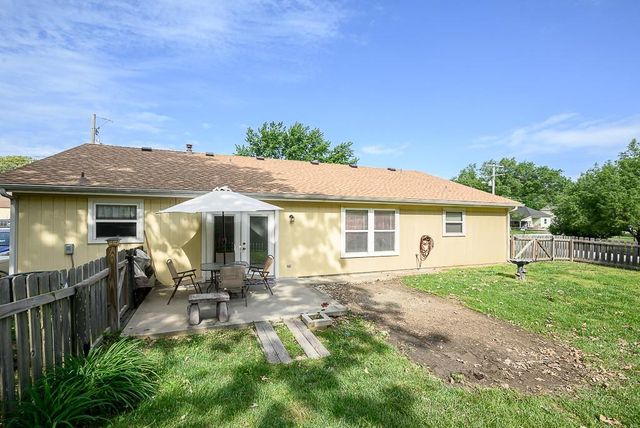 101 S Delaware Street, Tonganoxie, KS 66086