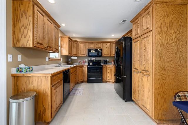 101 S Delaware Street, Tonganoxie, KS 66086