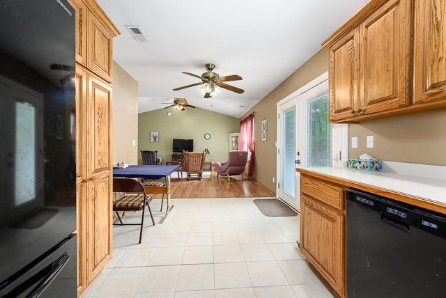 101 S Delaware Street, Tonganoxie, KS 66086