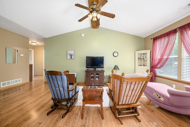 101 S Delaware Street, Tonganoxie, KS 66086
