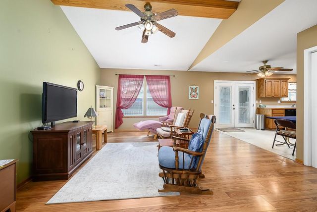 101 S Delaware Street, Tonganoxie, KS 66086