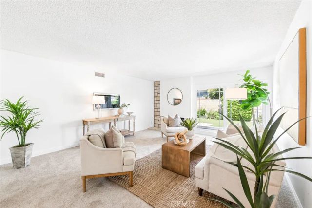 16372 Redlands, Huntington Beach, CA 92647