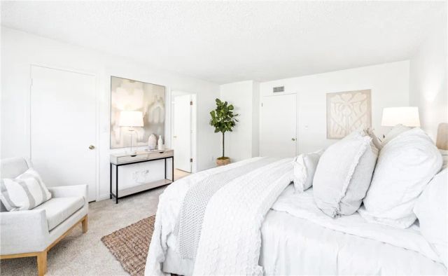 16372 Redlands, Huntington Beach, CA 92647