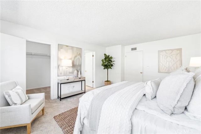 16372 Redlands, Huntington Beach, CA 92647
