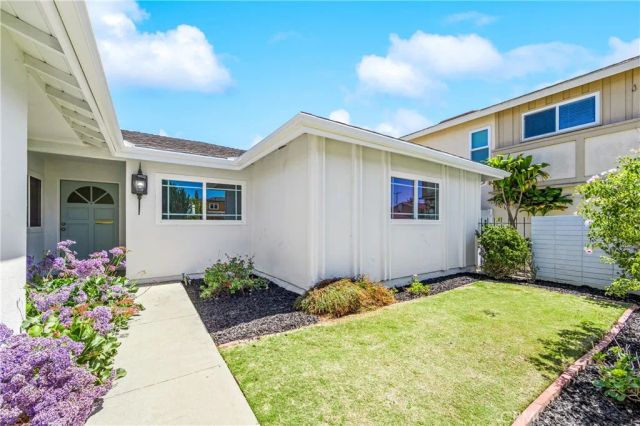 16372 Redlands, Huntington Beach, CA 92647