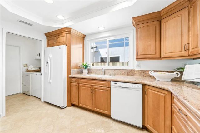 16372 Redlands, Huntington Beach, CA 92647