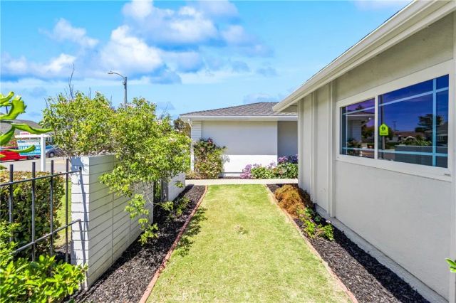 16372 Redlands, Huntington Beach, CA 92647