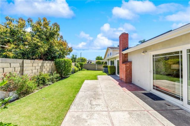 16372 Redlands, Huntington Beach, CA 92647
