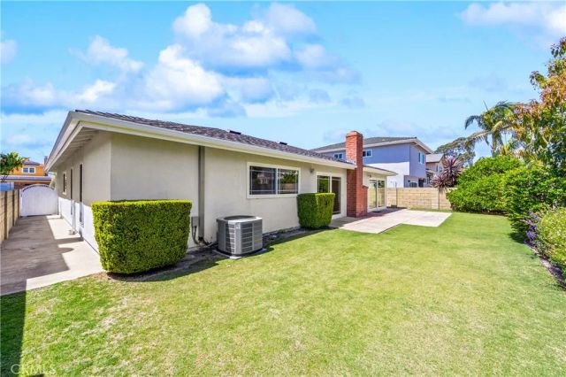 16372 Redlands, Huntington Beach, CA 92647
