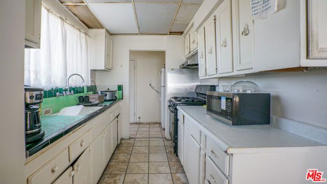 3430 W Slauson Avenue, Los Angeles, CA 90043