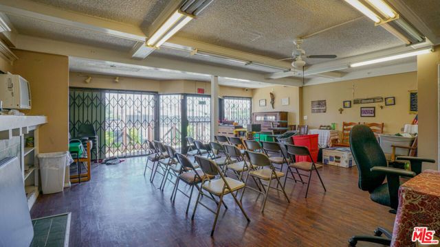 3430 W Slauson Avenue, Los Angeles, CA 90043