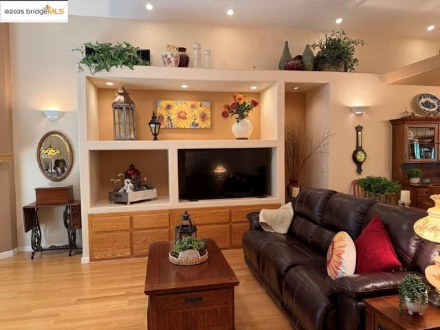 13166 Wells Fargo Dr., Groveland, CA 95321