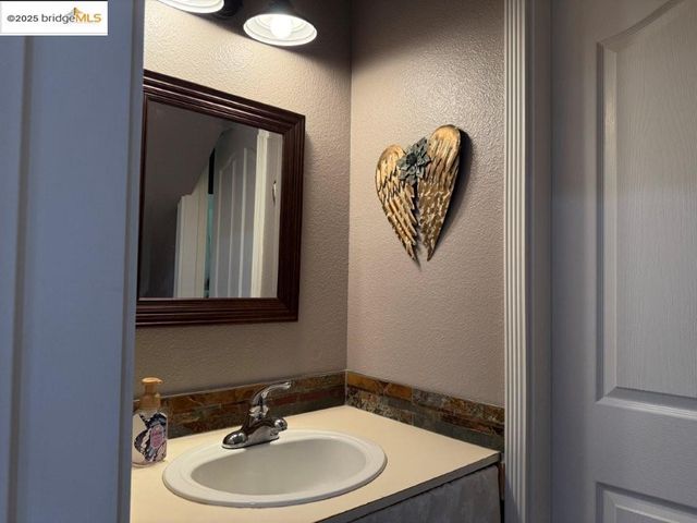 13166 Wells Fargo Dr., Groveland, CA 95321