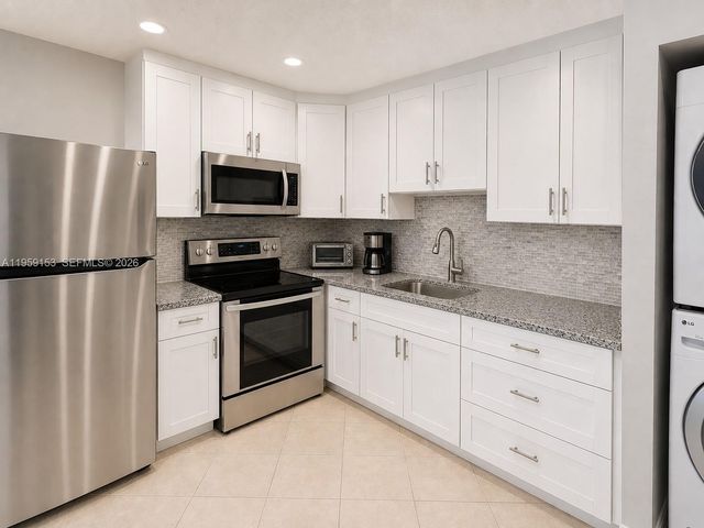 3940 Inverrary Boulevard 808A, Lauderhill, FL 33319