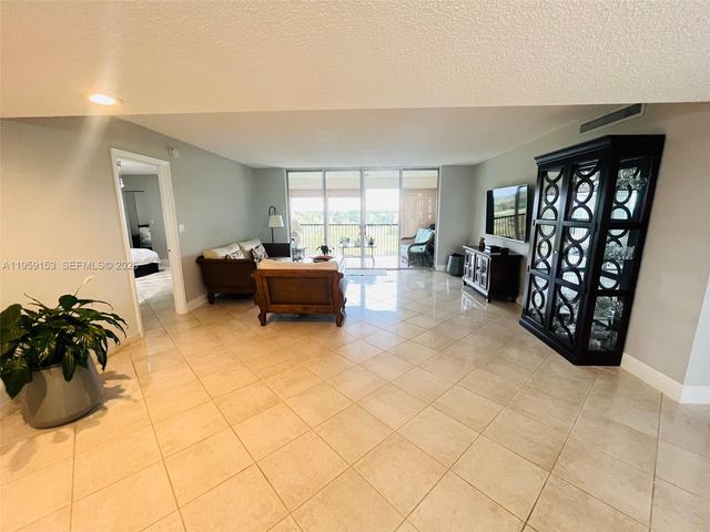 3940 Inverrary Boulevard 808A, Lauderhill, FL 33319