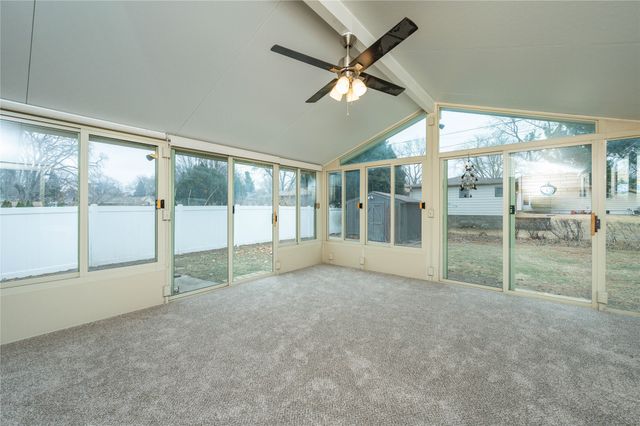 3900 Crestwood Road, Des Moines, IA 50310