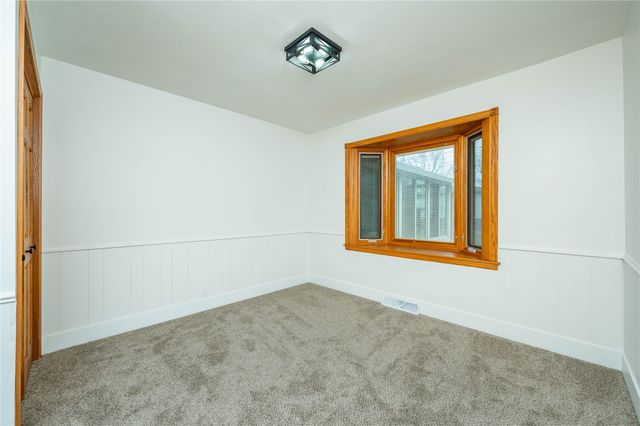 3900 Crestwood Road, Des Moines, IA 50310