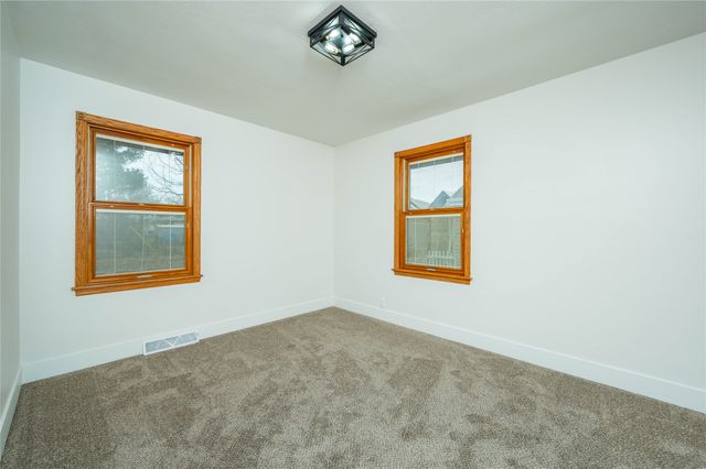 3900 Crestwood Road, Des Moines, IA 50310