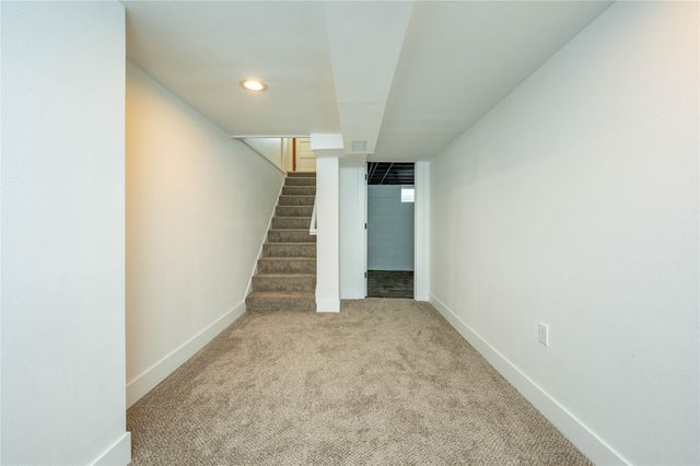 3900 Crestwood Road, Des Moines, IA 50310