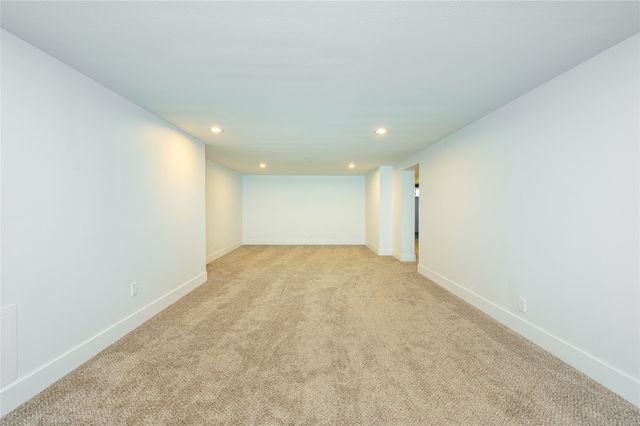 3900 Crestwood Road, Des Moines, IA 50310