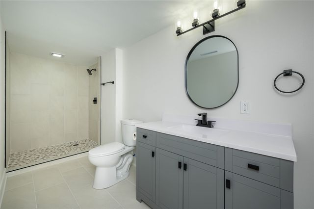 3900 Crestwood Road, Des Moines, IA 50310