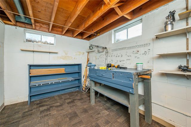 3900 Crestwood Road, Des Moines, IA 50310