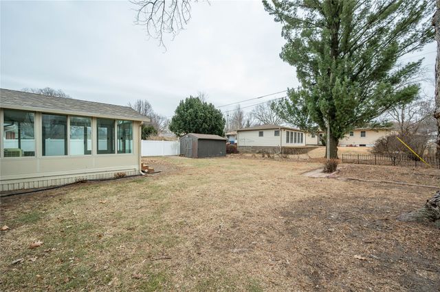 3900 Crestwood Road, Des Moines, IA 50310