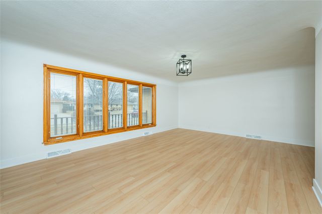 3900 Crestwood Road, Des Moines, IA 50310