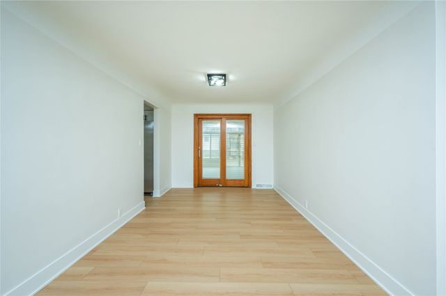 3900 Crestwood Road, Des Moines, IA 50310