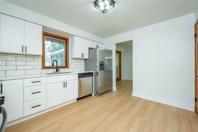 3900 Crestwood Road, Des Moines, IA 50310