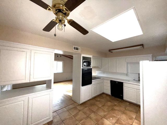 2608 Dorine Way, Sacramento, CA 95833