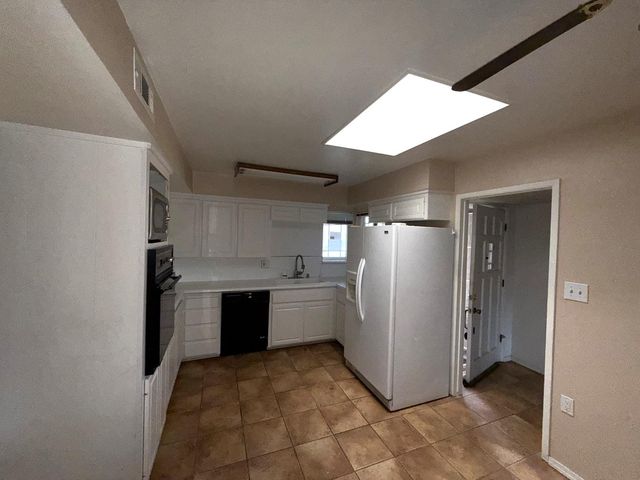 2608 Dorine Way, Sacramento, CA 95833