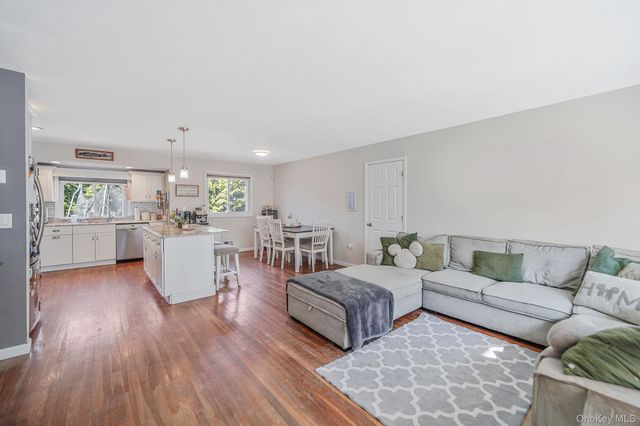 14 Burlington Avenue, Deer Park, NY 11729