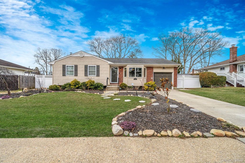 14 Burlington Avenue, Deer Park, NY 11729
