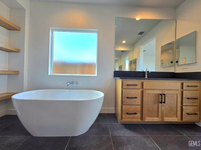 12020 Marquise Drive Drive, Bakersfield, CA 93306