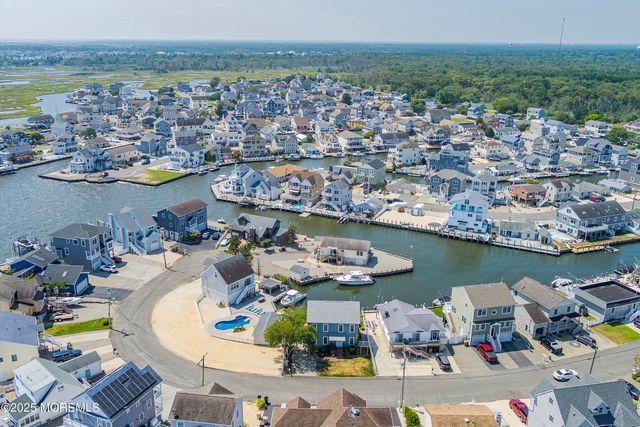 262 Evergreen Drive, Bayville, NJ 08721