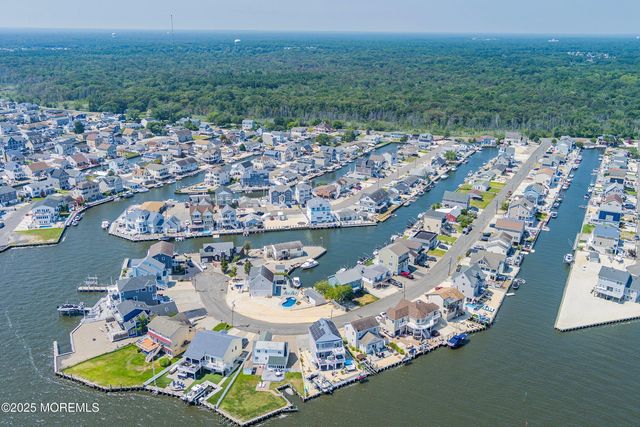 262 Evergreen Drive, Bayville, NJ 08721