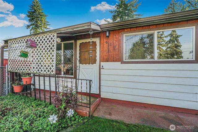 627 SW 305th Street, Federal Way, WA 98023