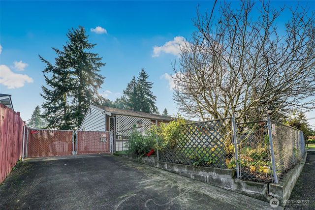627 SW 305th Street, Federal Way, WA 98023