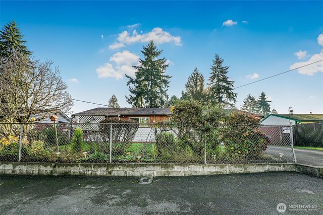 627 SW 305th Street, Federal Way, WA 98023