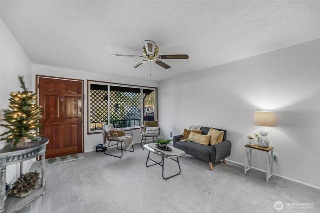 627 SW 305th Street, Federal Way, WA 98023