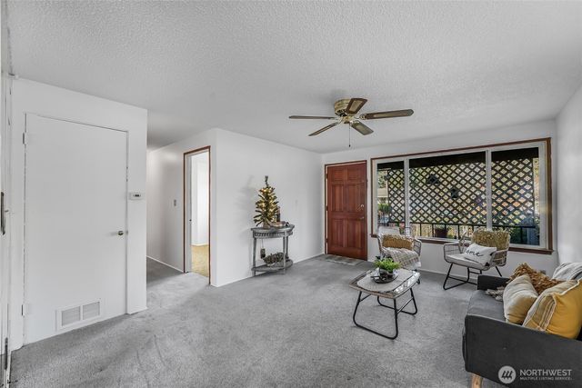 627 SW 305th Street, Federal Way, WA 98023