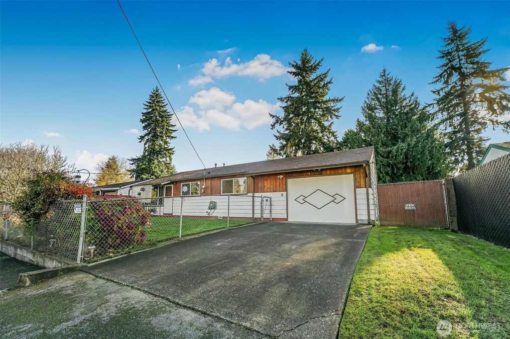 627 SW 305th Street, Federal Way, WA 98023